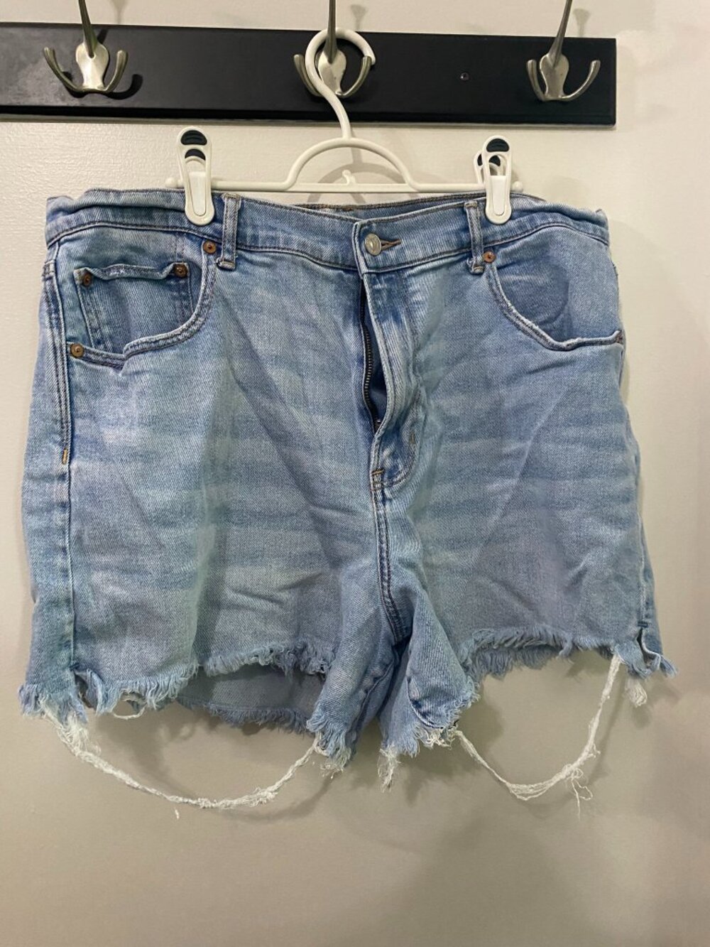 American Eagle Outfitters Light Wash Stretch Jean Shorts Size 18